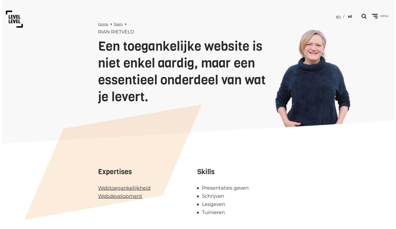 Een voorbeeld van de website van software ontwikkelaar Level Level in Rotterdam met de persoon die Toegankelijkheid uitdraagt.